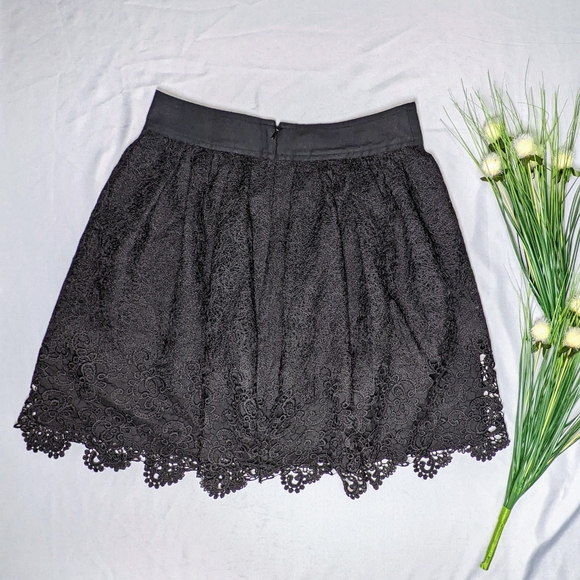 Heritage Collection lace skirt w/ pockets - Picture 3 of 8